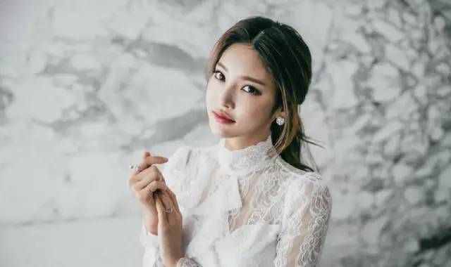 女人阳光的句子说说心情 女生说说简单气质一句话