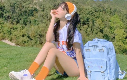 适合发自拍时配的句子 配自拍的精致句子女