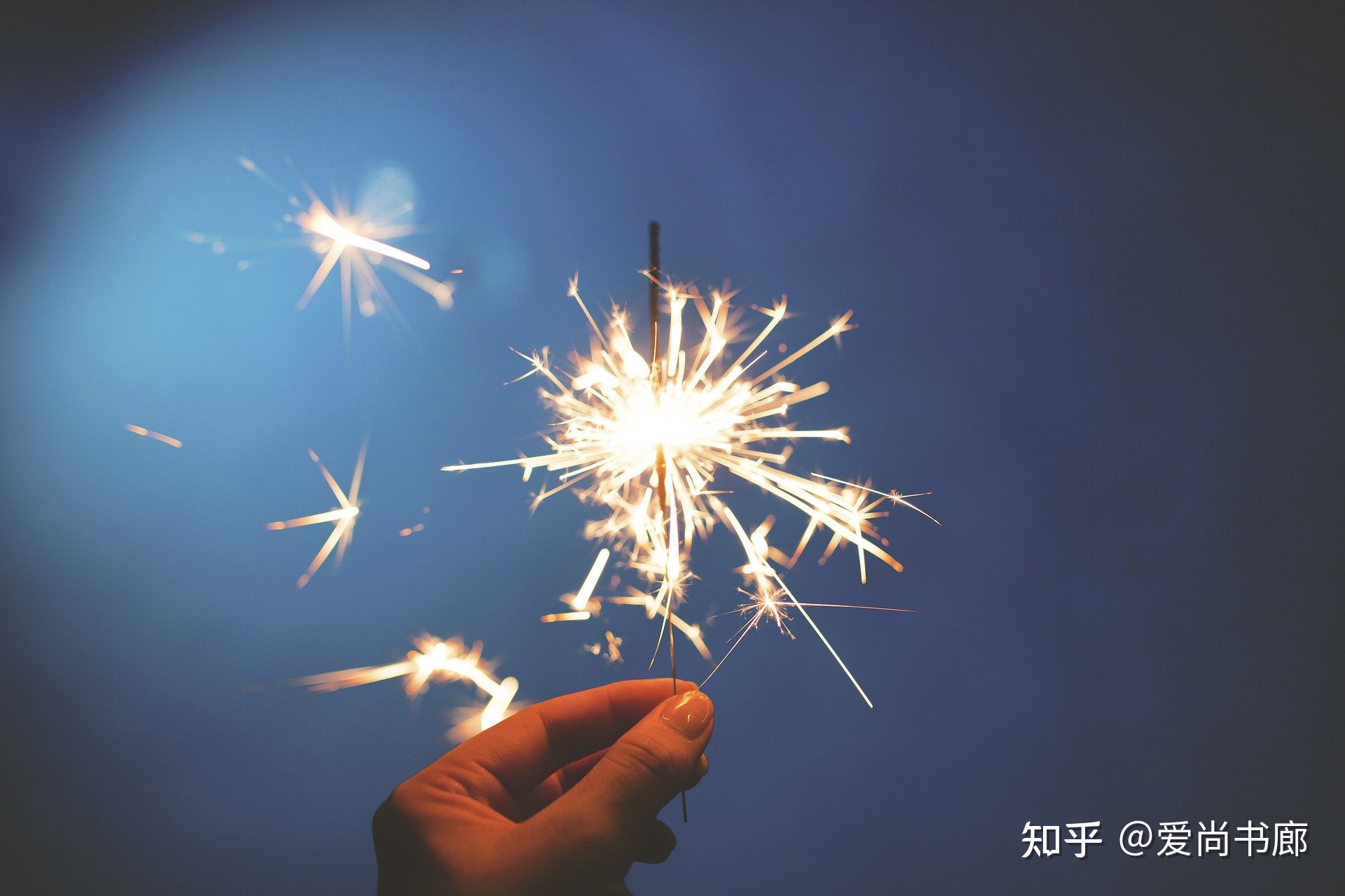 《我为你洒下月光》| 人生中有些眼眶泛红的时刻，只想独自拥有