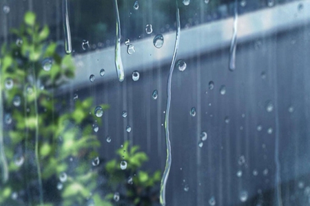 喜欢下雨天的说说，关于描写雨水的唯美句子