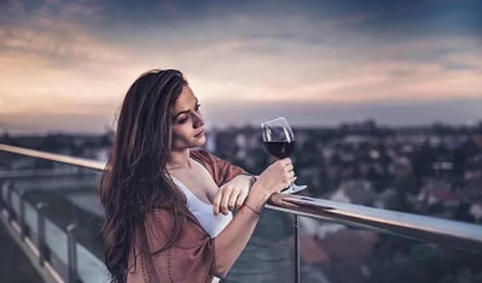 女人酒后伤感说说 适合女人酒后的说说