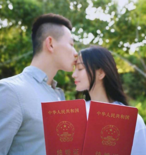 晒结婚证的简短句子 领结婚证朋友圈文案