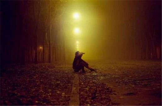 夜晚图片一个人的背影 夜晚最容易打动人的情话