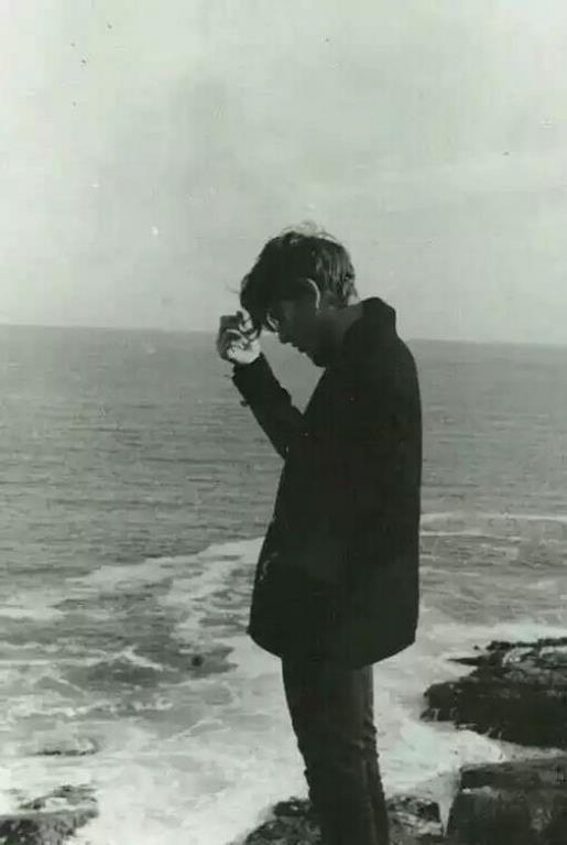 自卑的句子说说心情 难时不易见，水去泉去，人间天亡