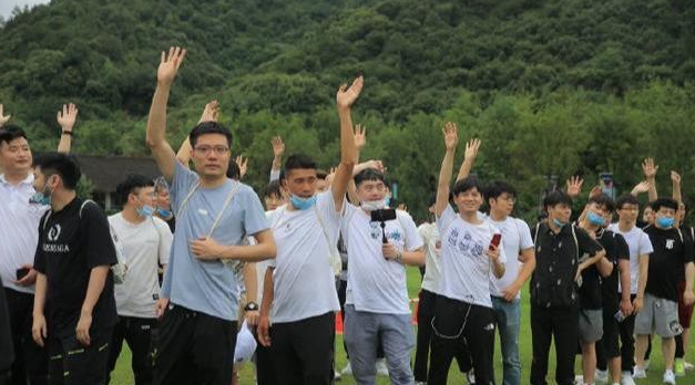 适合团建发朋友圈的句子