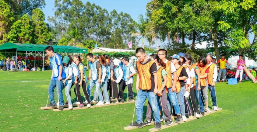 适合团建发朋友圈的句子