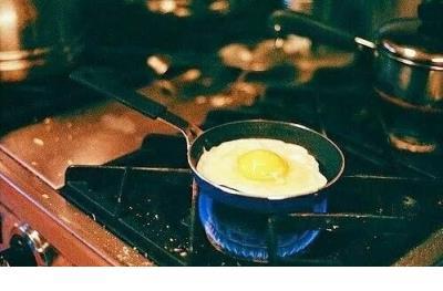 朋友圈睡前晚安励志句子 适合临睡前发朋友圈的晚安句子