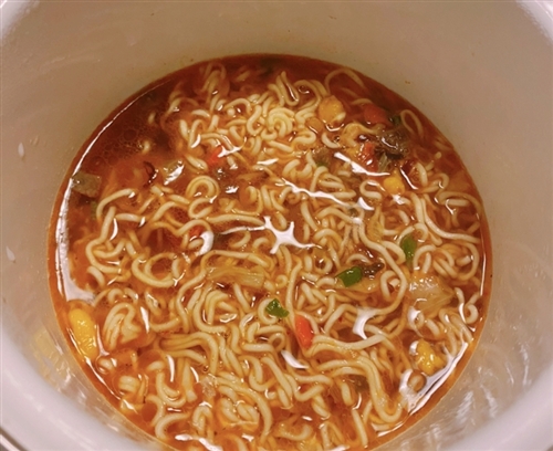 穷得只能吃泡面的说说(精选30句)