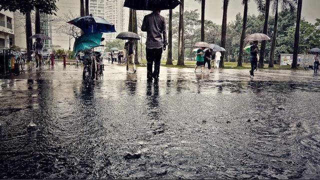 和下雨有关的很深意的朋友圈 很有意境的雨天朋友圈