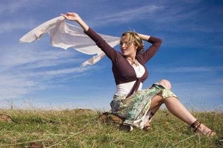 夸女性漂亮的句子，赞美成熟有魅力女人的说说