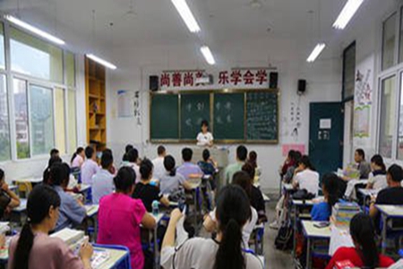 鼓励初三学生冲刺的话，为中考学生加油的句子