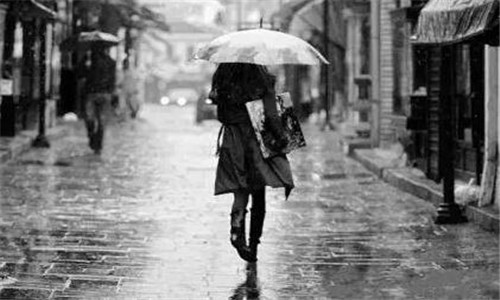 下雨天的心情说说，喜怒哀乐全在这里