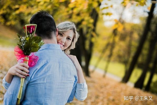有意让你“得逞”的女人，会透露出三个信息，别错过