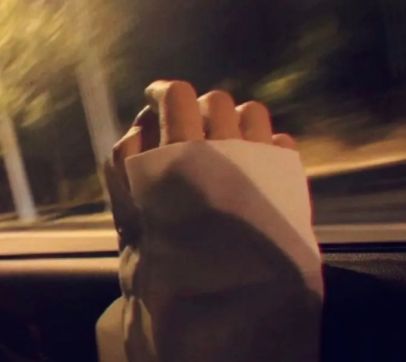 很忧伤的心痛的说说 读起来就会哽咽的朋友圈短句