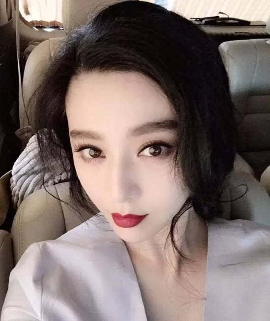 配自拍的精致句子女