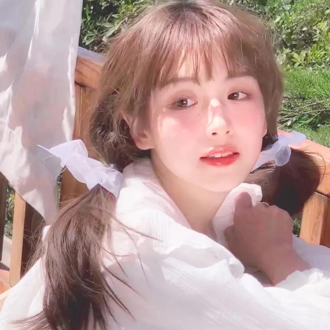 女生发自拍幽默说说