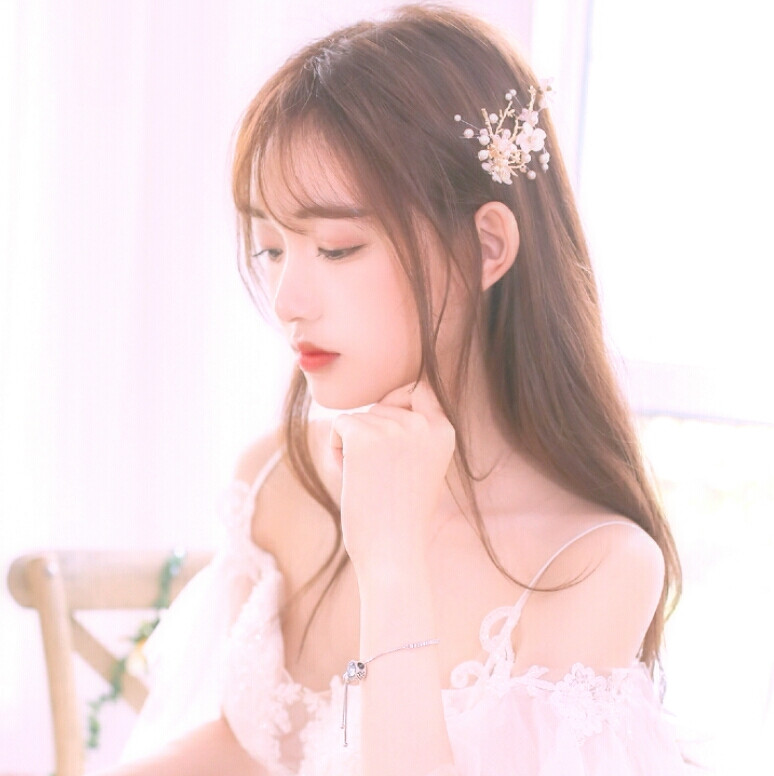 夸一个女生青春美丽的句子