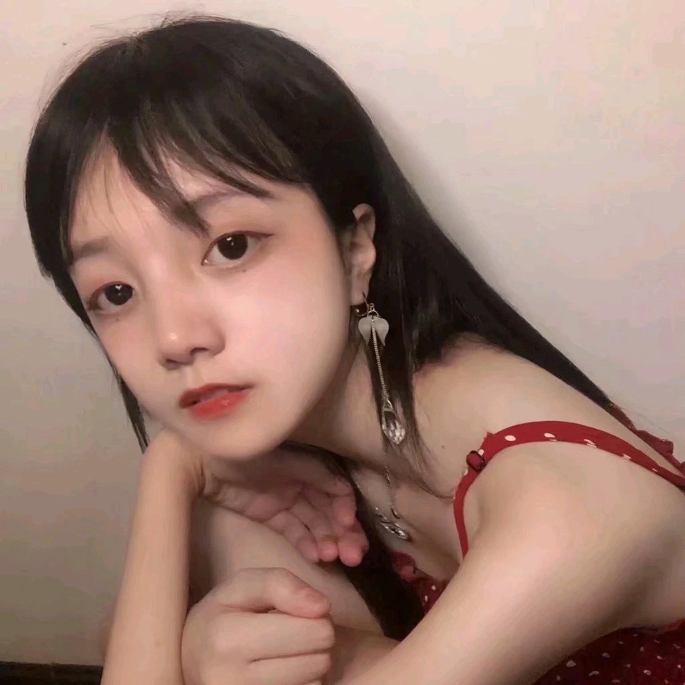 夸女生文艺的句子