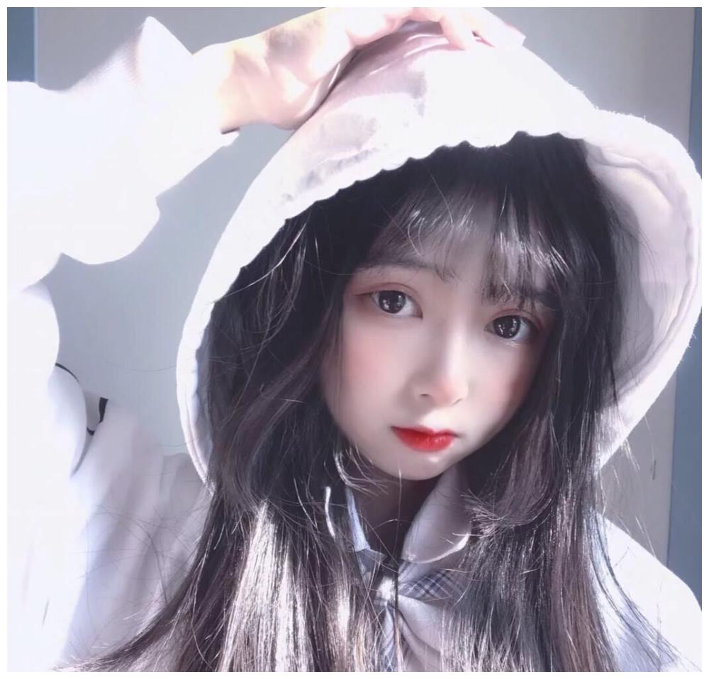 夸活泼可爱女生的句子
