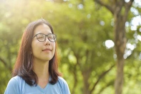 描写心里压力大的句子，表达成年人卑微瞬间的时刻