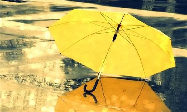 下雨天的心情带字图片