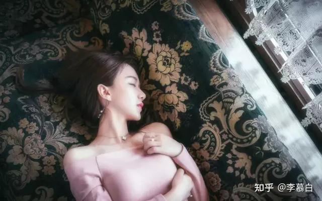 感情顺利的女生都有哪些秘诀？颜值和身材居然不是最重要的！