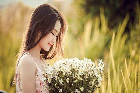 女神节赞美女生的一句文案，形容女生节快乐的句子