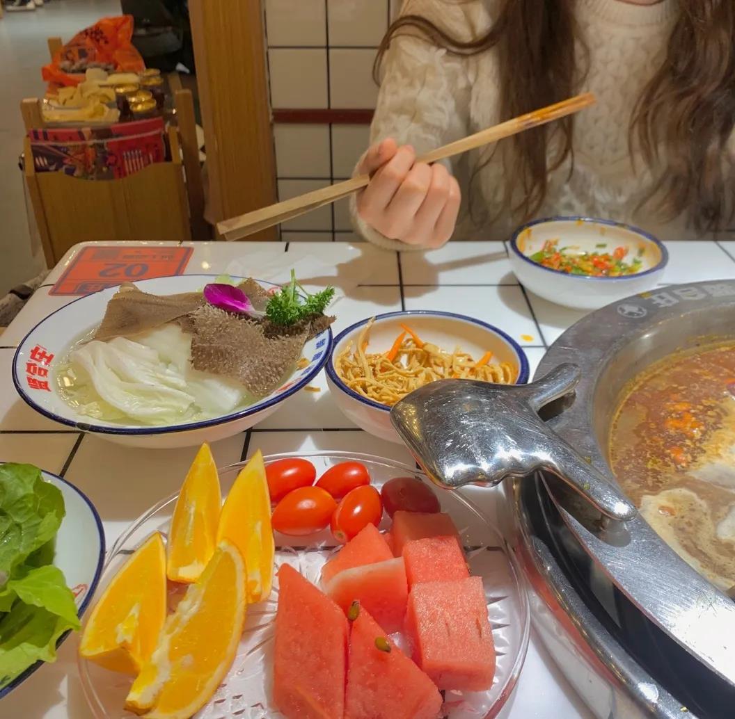 适合周末吃饭发朋友圈的句子