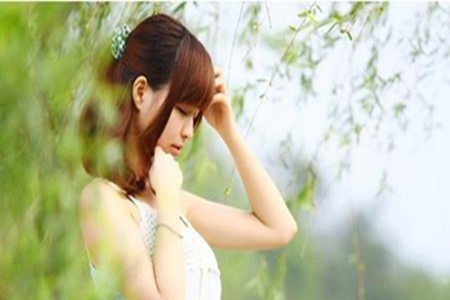 想放手又舍不得的说说，表示放弃也是一种成全的句子