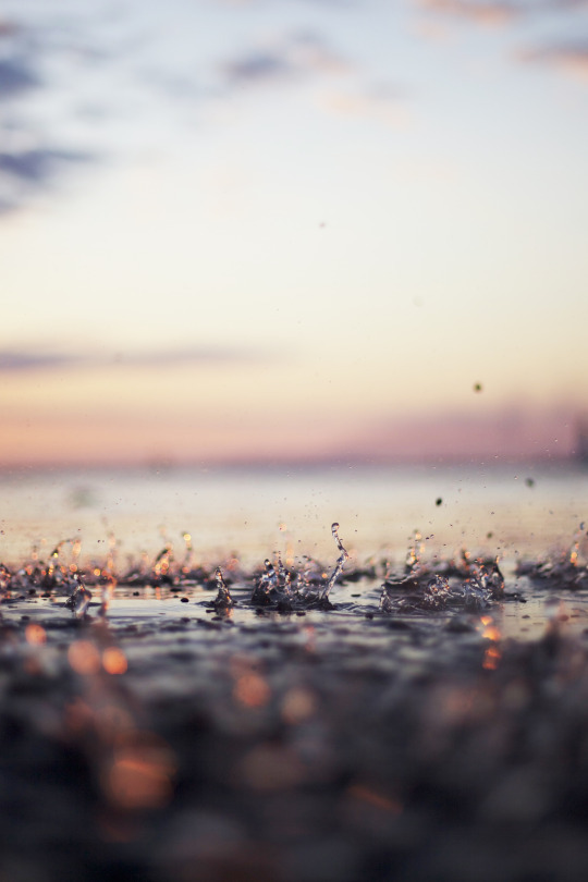 下雨天沉重的心情说说 幸福都雷同，悲伤千万种