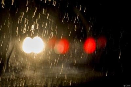 深夜雨声无眠的心情短语，雨夜睡不着发朋友圈的句子