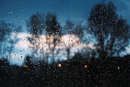 深夜雨声无眠的心情短语，雨夜睡不着发朋友圈的句子