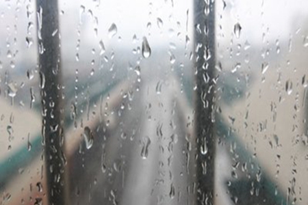 2022最火的下雨说说，表示雨水温柔的文案句子