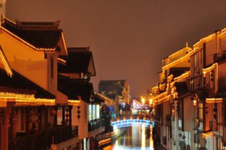 晚上拍夜景配的说说，适合朋友圈发的唯美句子