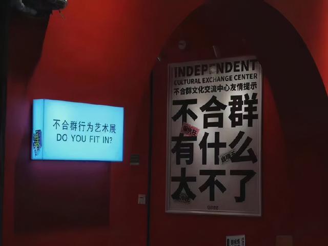情感文案生活不是为了钱(人活着就是为了钱)