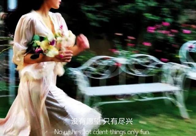 情感文案生活不是为了钱(人活着就是为了钱)