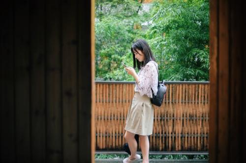 独立女人霸气的句子 关于女人容易吗经典说说(精选24句)