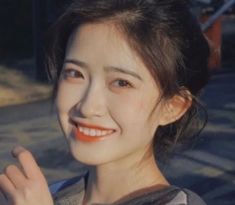 女生可爱俏皮呆萌个性签名 皮一点蛮可爱的女生签名收录28句