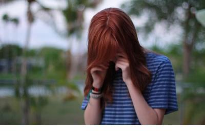 为一个人深夜哭的句子 深夜听到肚子里面的胎儿在哭