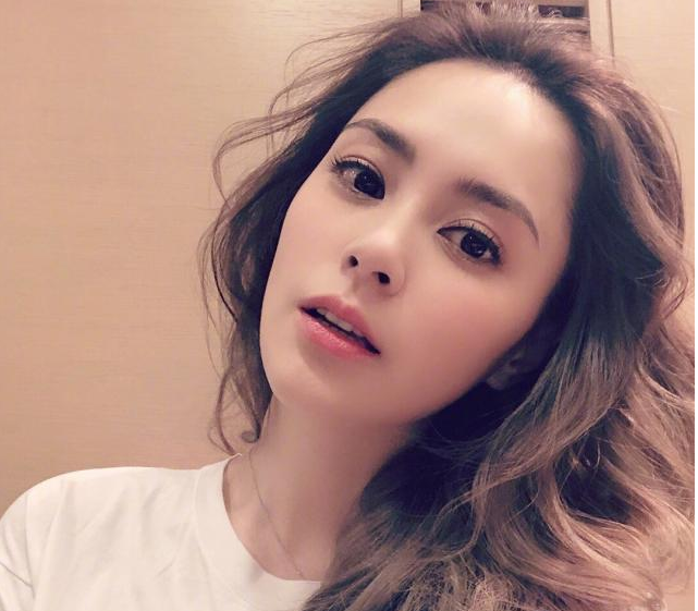 沙雕又可爱的朋友圈自拍文案 发自己照片的句子简短
