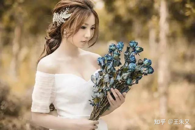 女人，永远不要让自己的灵魂，禁锢于一件旧衣服中