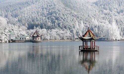 形容大雪美景的诗句，描写冬天下雪的古诗
