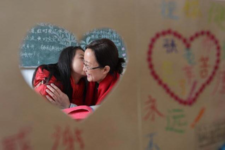 古诗词大全中歌颂老师的话，用一句话表达对老师的感谢