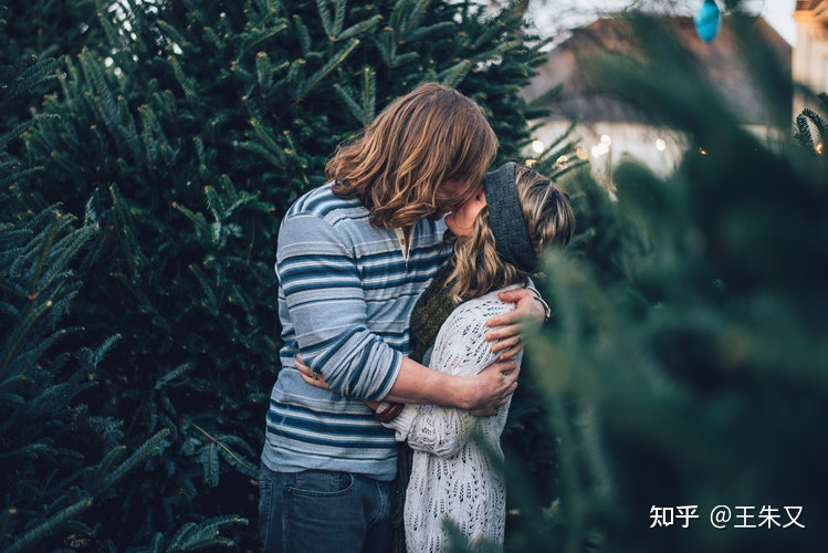 女人和男人接触时，有这些“生理反应”，潜台词是“我愿意”