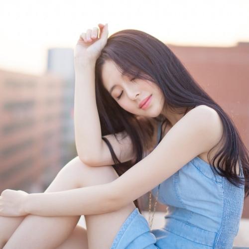 29条适合女孩子发的酷拽文案句子
