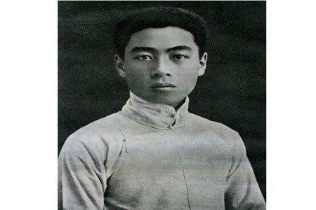 现代爱国诗歌，用激昂的热情抒发内心中强烈的爱