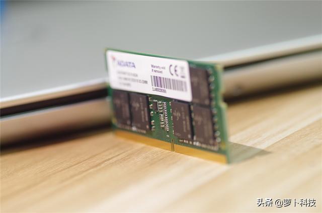 威刚单条32GB DDR4笔记本内存评测：跟爆内存和卡顿说拜拜