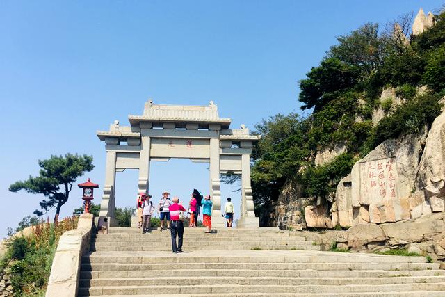 泰山海拔不足2000米，景色不如华山，为什么却是“五岳之首”？