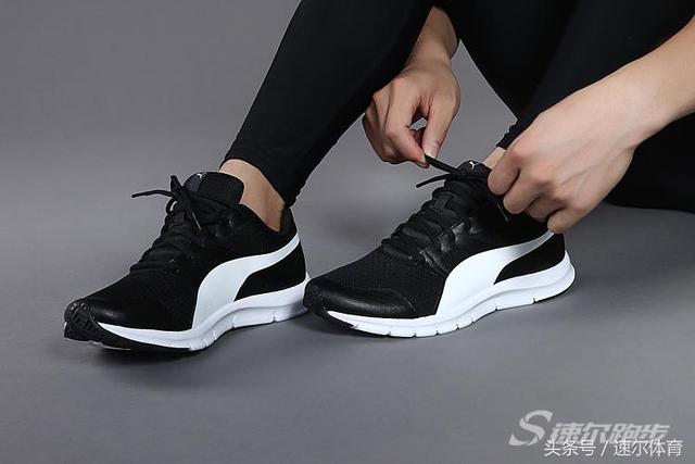 适合在健身房穿的运动鞋：PUMA FLEXRACER运动训练鞋