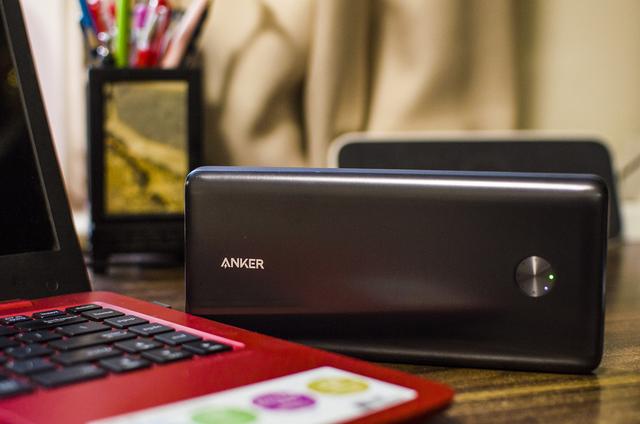 快速大容量充电堡垒：ANKER 安克26K移动电源